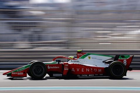 Оливер Берман на трассе в Абу-Даби во время тестов Ф2, фото пресс-службы Формулы 2
