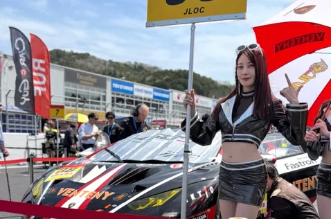 Lamborghini экипажа Даниила Квята на стартовмо поле в Окаяме, фото пресс-службы команды JLOC