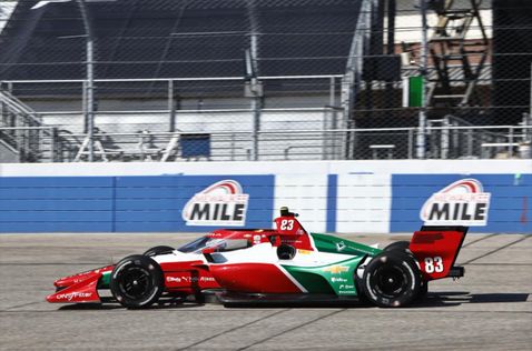 Роберт Шварцман на овальном автодроме Milwaukee Mile, фото пресс-службы IndyCar