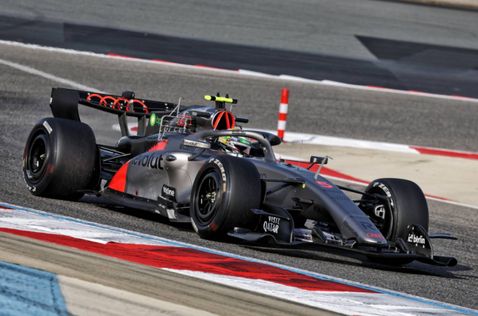 Машина Audi R26 на тестах в Бахрейне, фото XPB