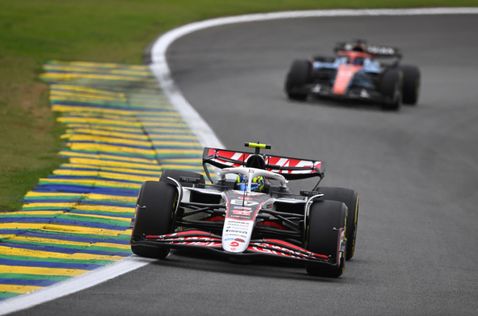 Оливер Берман за рулём VF-25 на трассе Гран При Сан-Паулу, фото XPB