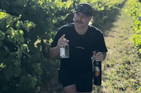 Стоп-кадр из видео Валттери Боттаса