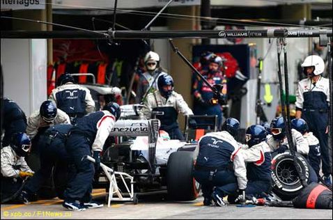 Пит-стоп Пастора Мальдонадо