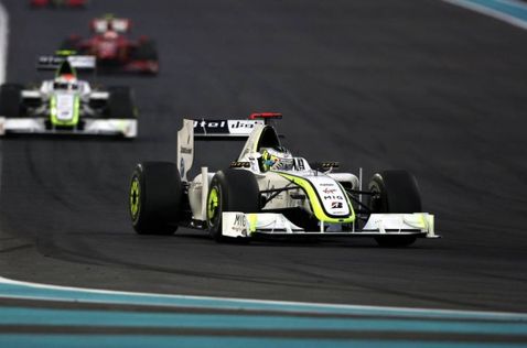 Машины Brawn GP на трассе в Абу-Даби, 2009 год, фото XPB