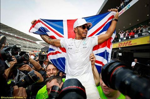 Льюис Хэмилтон