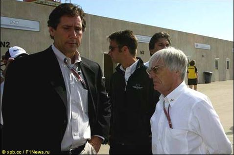 Тони Джордж (слева) и Берни Экклстоун в Индианаполисе, 2004-й год