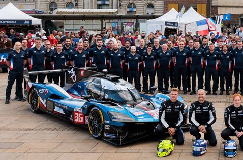 Alpine Endurance Team и экипаж Мика Шумахера во время презентации в Ле-Мане, фото пресс-службы команды
