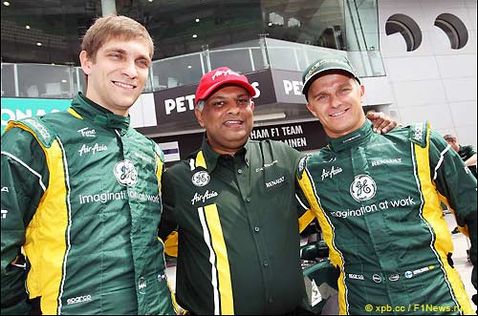 Тони Фернандес и гонщики Caterham F1, Виталий Петров и Хейкки Ковалайнен