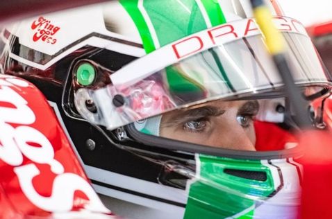 Антонио Джовинацци за рулём машины Dragon Penske, фото из Twitter гонщика
