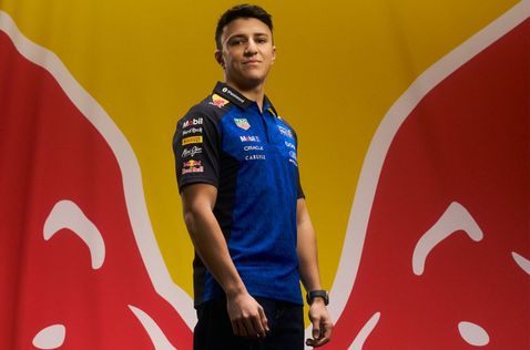 Айзек Хаджар на презентации в Детройте, фото Red Bull