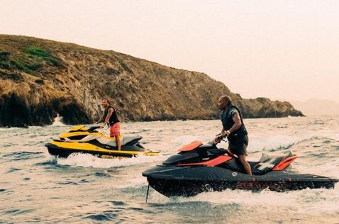 Льюис Хэмилтон и его отец Энтони часто вместе отдыхают, и это действительно активный отдых!