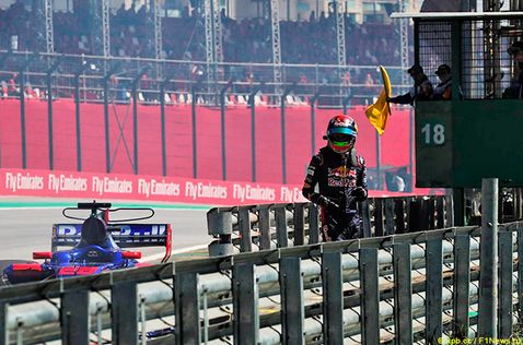 Брендон Хартли после отказа двигателя на тренировке в Бразилии