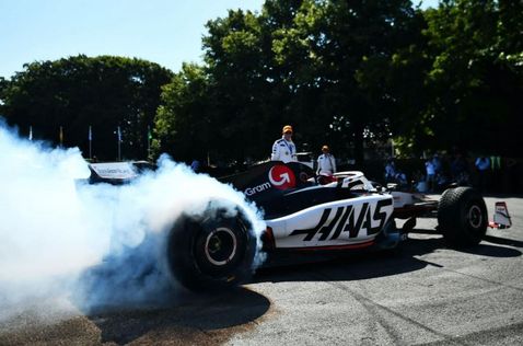Машина Haas на Фестивале скорости в Гудвуде, фото пресс-службы команды