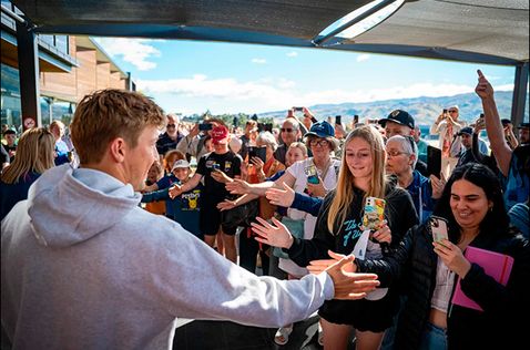 Лиам Лоусон на благотворительной акции. Фото организаторов