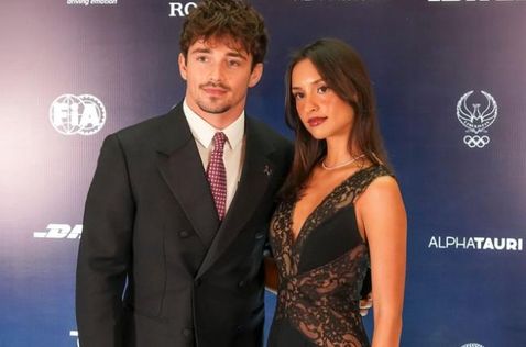 Шарль Леклер и Александра Сен-Млё на гала-церемонии FIA, фото FIA