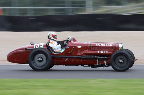 Виджей Малья за рулём Sunbeam Tiger, 2024 год