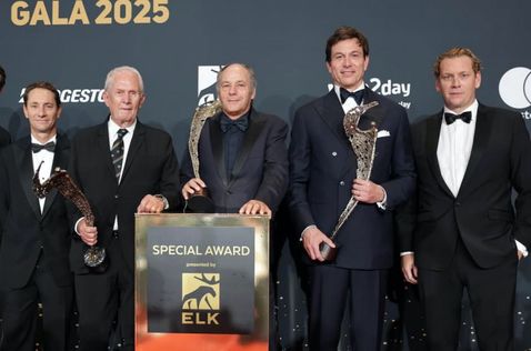 Сыновья Ники Лауды, Хельмут Марко, Герхард Бергер и Тото Вольфф на церемонии в Вене, фото из социальных сетей