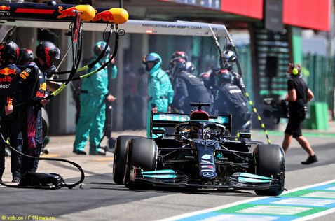 Пит-стоп Льюиса Хэмилтона