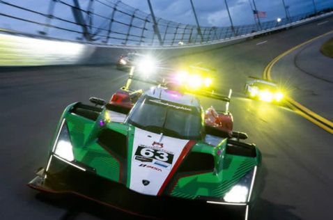 Гиперкар Lamborghini на трассе в Дайтое, фото пресс-службы команды