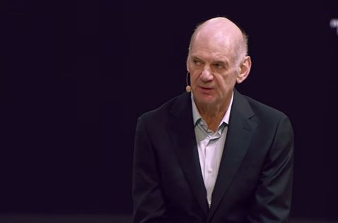 Эдриан Ньюи