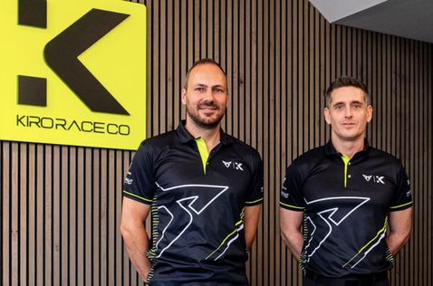 Гэри Паффетт (слева) и Расселл О'Хаган, исполнительный директор Cupra Kiro