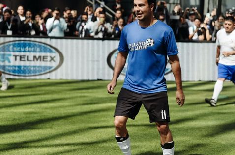 Серхио Перес на футбольном поле, фото из социальных сетей