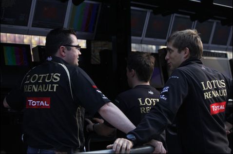 Виталий Петров с руководителем Lotus Renault GP Эриком Булье