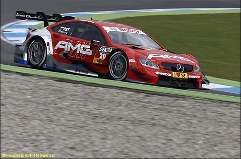 Виталий Петров за рулём Mercedes на трассе в Хоккенхайме