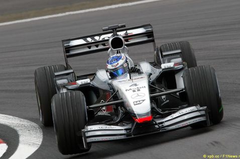 Кими Райкконен за рулём McLaren MP4-17A на Гран При Европы 2002 года