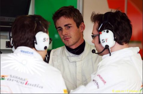 Джеймс Росситер в боксах Force India