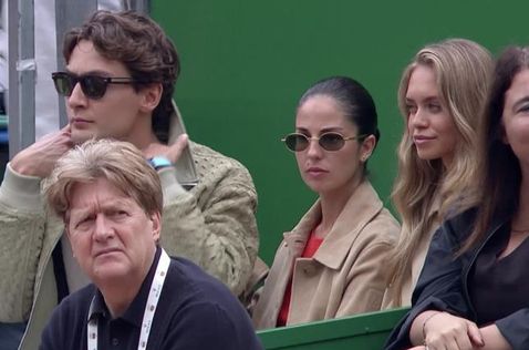 Джордж Расселл с подругой на вчерашнем теннисном матче в Монте-Карло, фото из социальных сетей