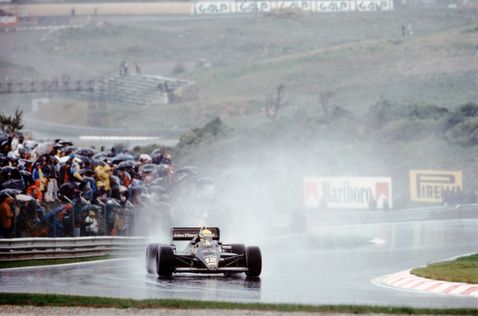 Айртон Сенна за рулём Lotus Type 97T на трассе Гран При Португалии, фото Classic Team Lotus