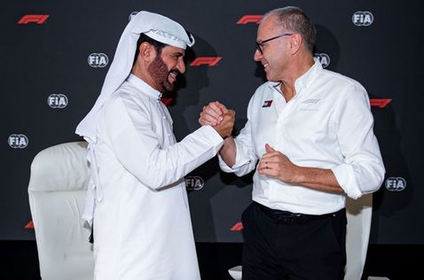 Мохаммед бен Сулайем и Стефано Доменикали подписывают Договор Согласия, фото пресс-службы Формулы 1