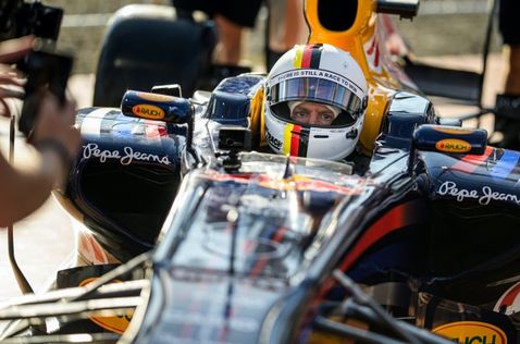 Себастьян Феттель в кокпите RB7 на Нюрбургринге, фото Red Bull