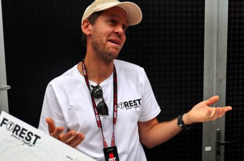 Себастьян Феттель в паддоке Интерлагоса, фото XPB