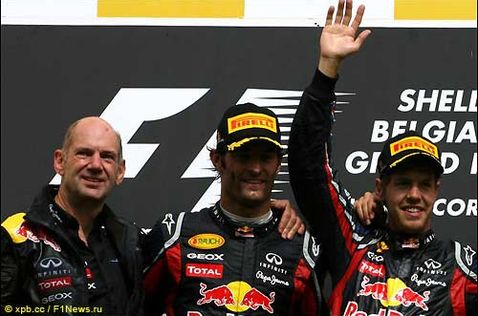 Себастьян Феттель, Марк Уэббер и Эдриан Ньюи на подиуме в Спа, 2011 год