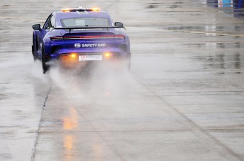 Электромобиль безопасности на трассе в Берлине, фото пресс-службы Формулы E