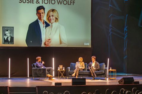 Супруги Вольфф на встрече с публикой в лондонском театре Lyceum, фото из социальных сетей